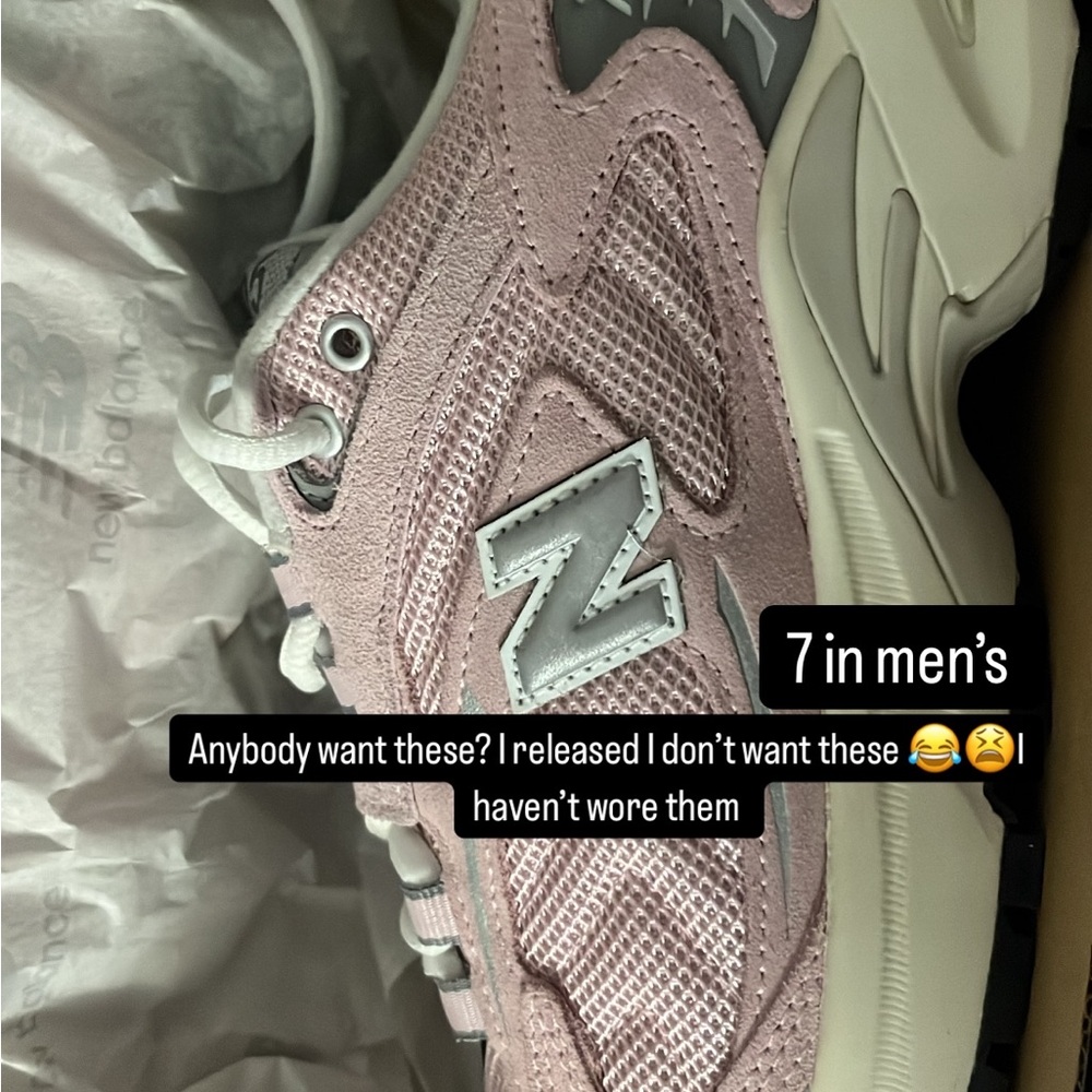 New Balance Women's Pink Sneakers